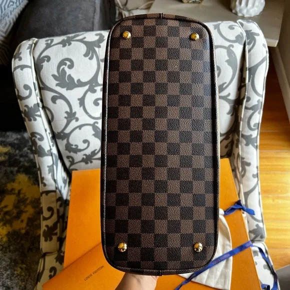 Louis Vuitton Damier Ebene Kensington V bag - Picture 5 of 10